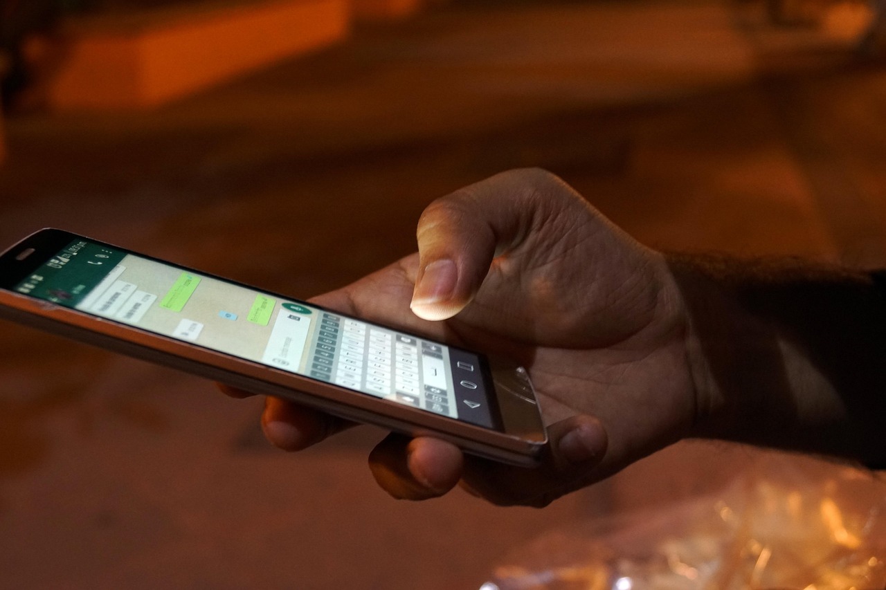 Novas regras sobre celulares em vistos dos EUA entram no radar de brasileiros