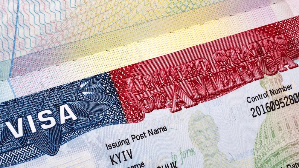EUA criam taxa de US$ 750 para agendamento prioritário de entrevista do visto americano
